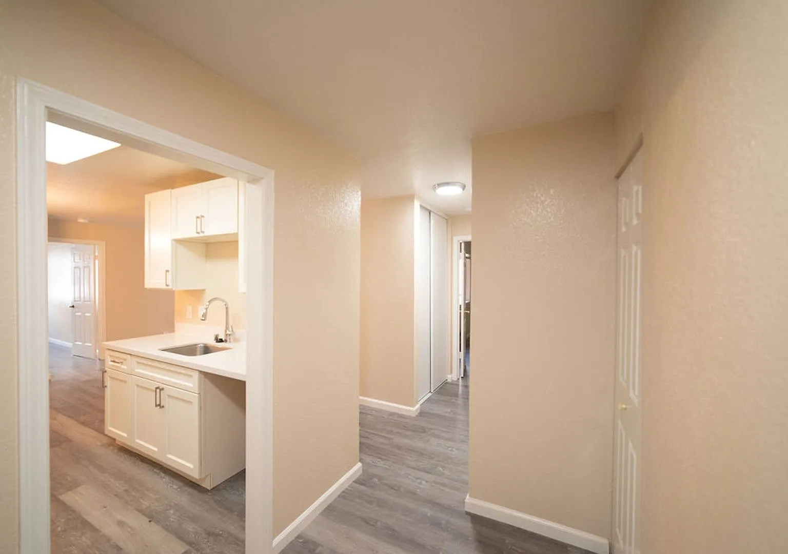 Beacon Hill Apartments — Photo 2
