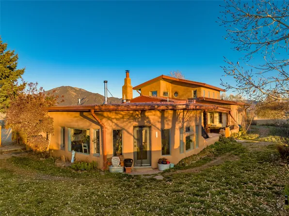 36 Shadow Mountain Rd, El Prado, NM 87529