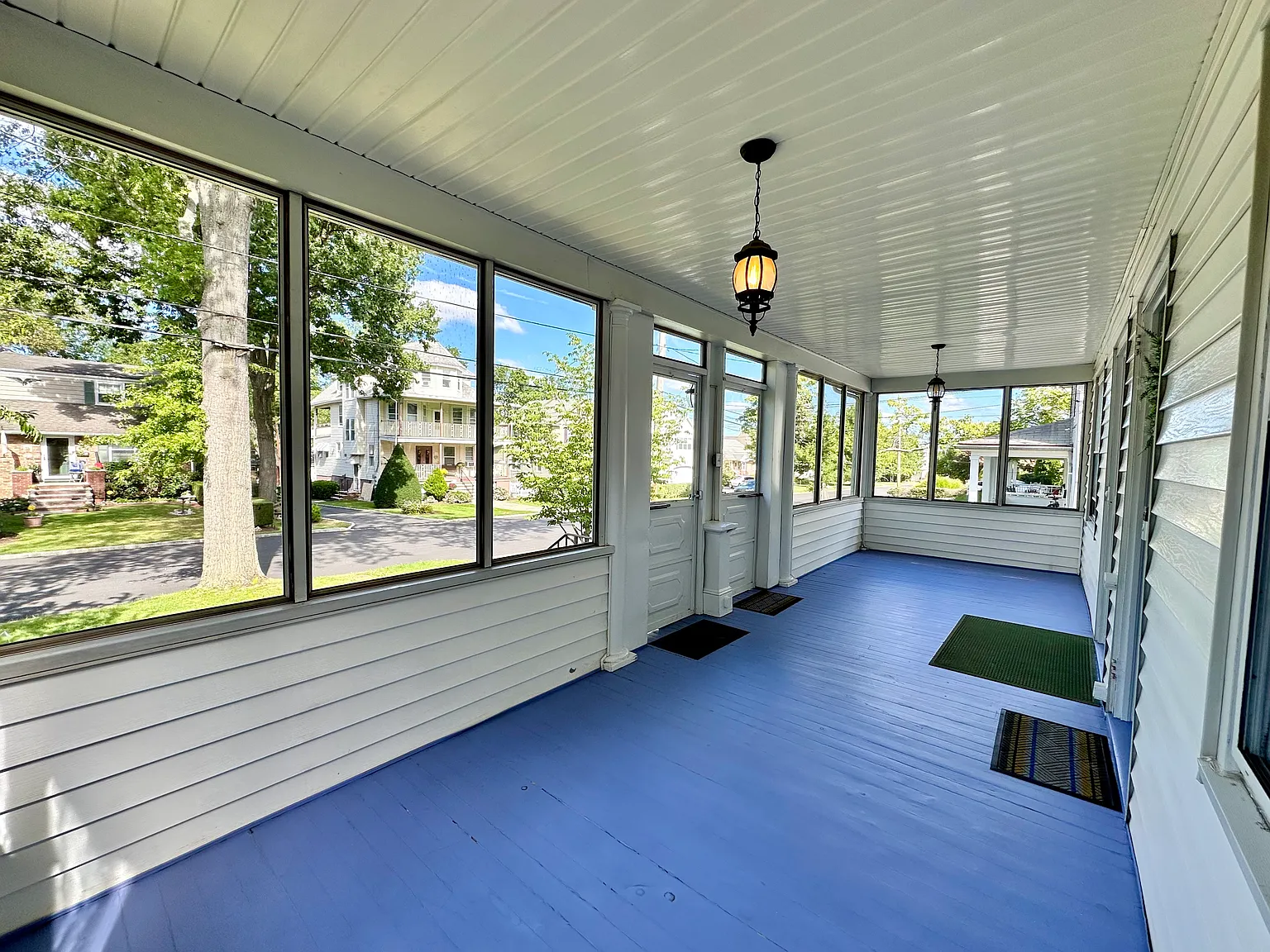3 bed, 1.5 bath, $4,200 — Photo 2