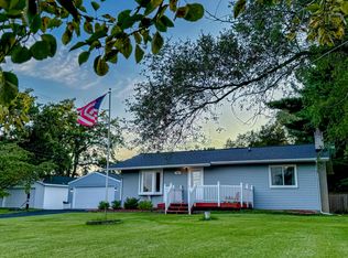 765 Dollar Lake Dr, Jackson, MI 49201