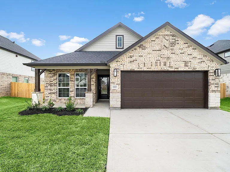 3327 Tilley Dr — Photo 3