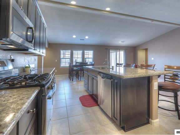 5th image of 115 Bethpage Dr