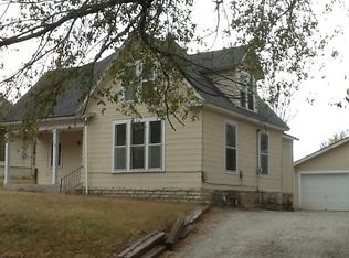 208 E Black Diamond St, Richmond, MO 64085