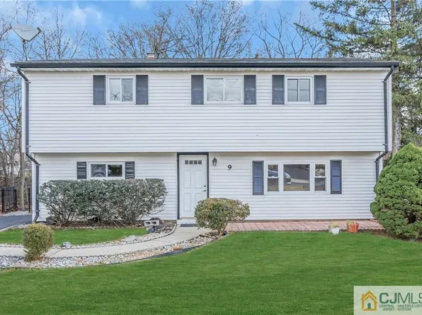 9 Nancy Cir, Edison, NJ 08817