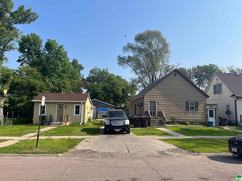 2nd image of 215&217 E 12th St