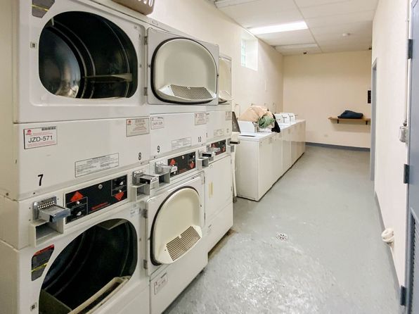 3912 N Pine Grove Ave APT 1W