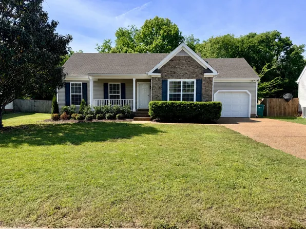 1117 Summerville Cir, Thompsons Station, TN 37179