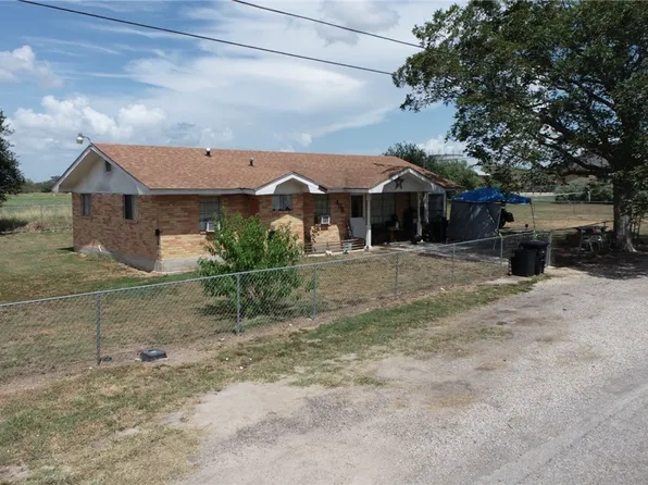 409 E Saint Mary St, Skidmore, TX 78389
