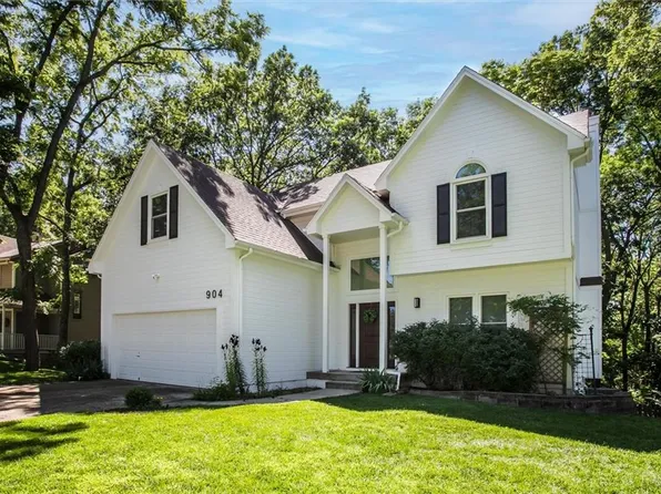 904 NE Emily Ln, Lees Summit, MO 64086