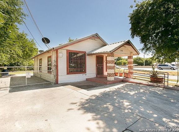 3rd image of 376 Hawthorne