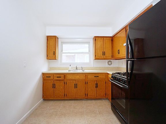 5th image of 821 Hylan Blvd