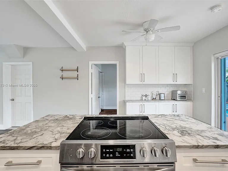 2281 SW 15th St — Photo 29