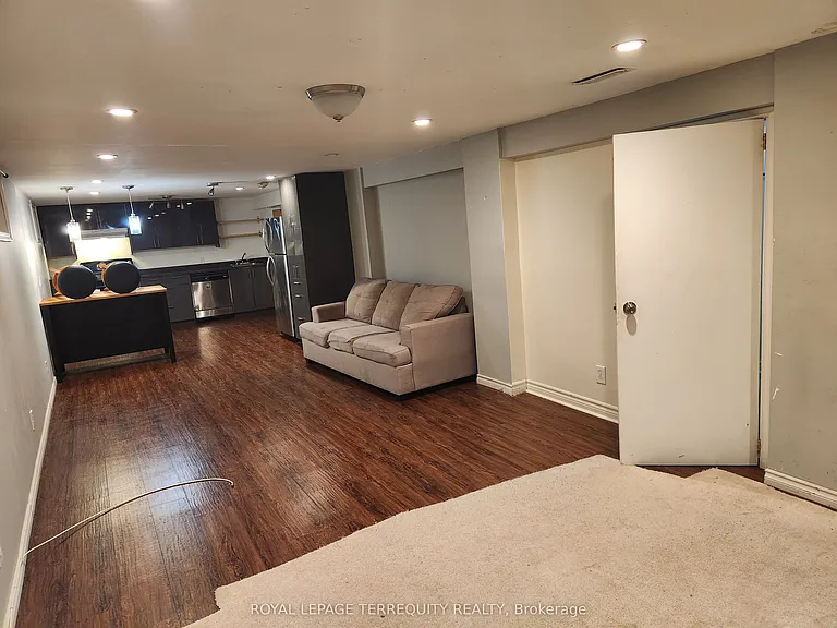 319 Hillcroft St #LOWER — Photo 10