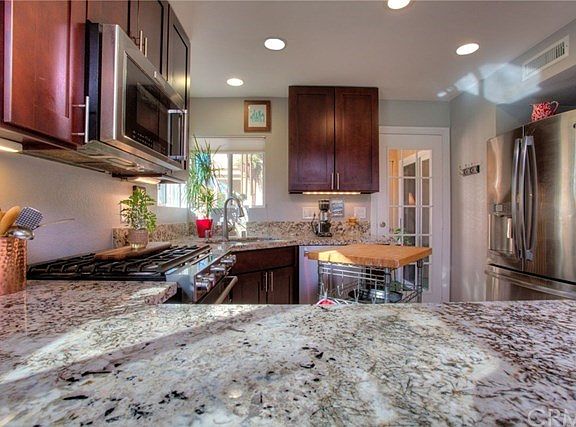 Impressive Rich Granite Counters