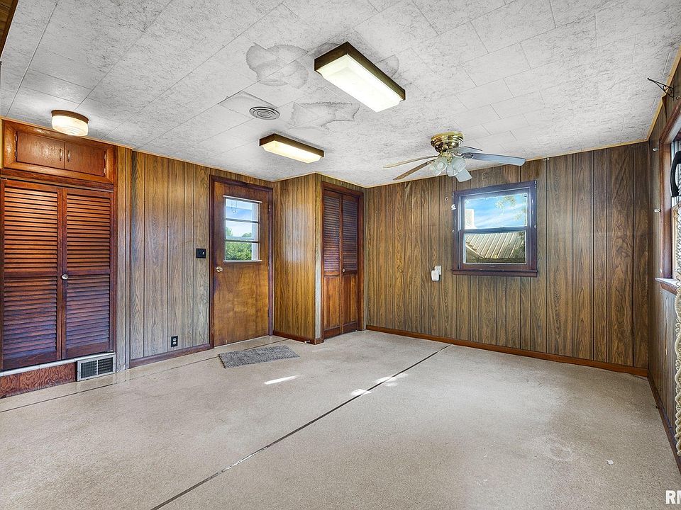 10th image of 239 N Elmwood Rd