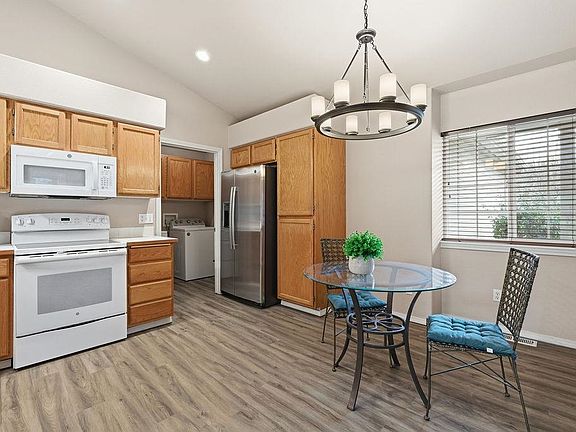 5th image of 606 E Bridlewood Ct
