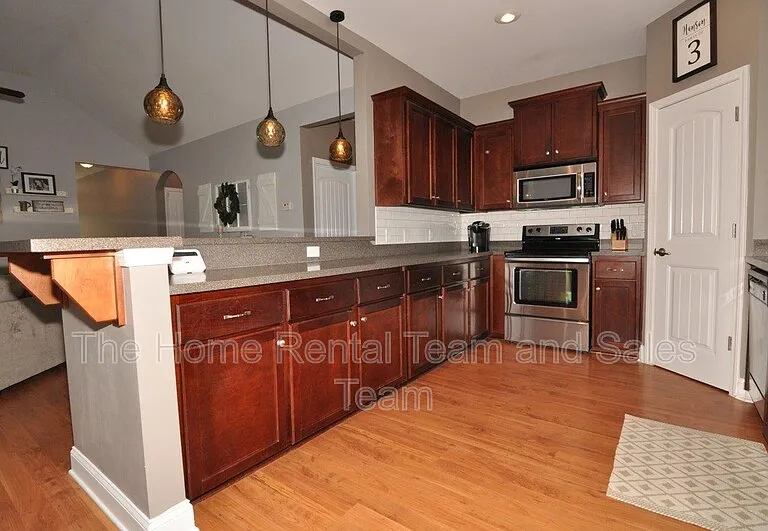 156 Cottonham Ct — Photo 13