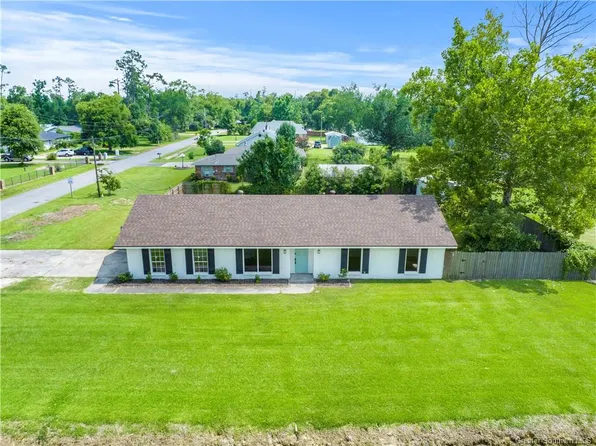 363 Champagne Cir, Lake Charles, LA 70611