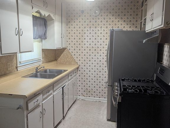 5th image of 2508 S Greenwood St