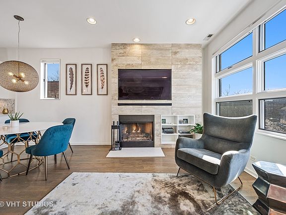 3rd image of 1547 N Honore St #3