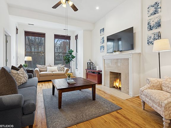 3rd image of 320 W Evergreen Ave #2S