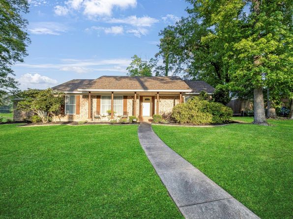 403 E Lake Dr, Livingston, TX 77351