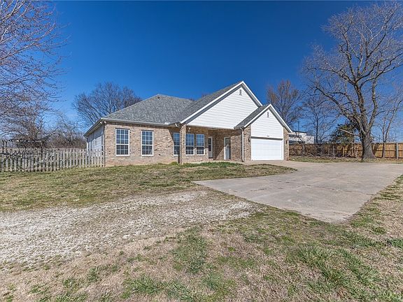 2nd image of 12842 Ruby Rd