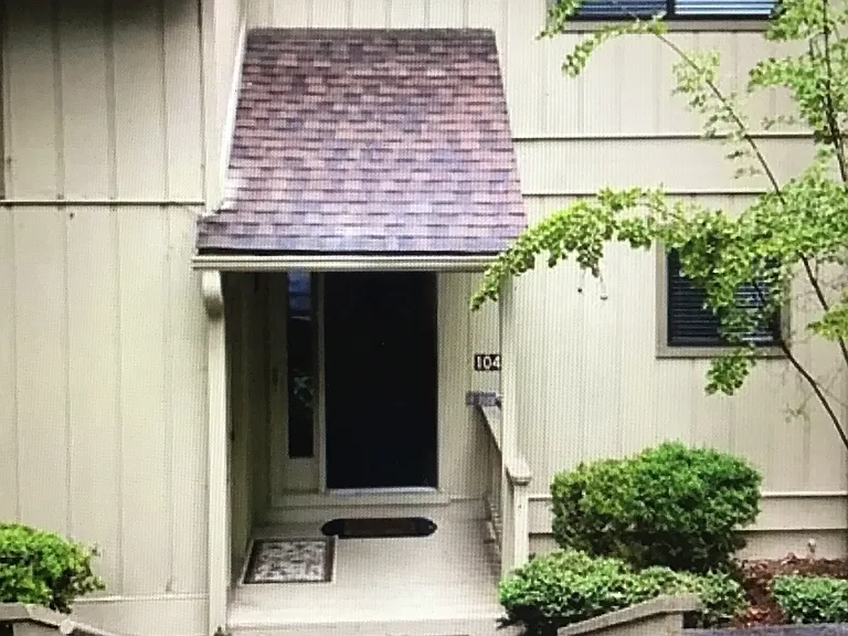 104 Harbor Lights Dr — Photo 1