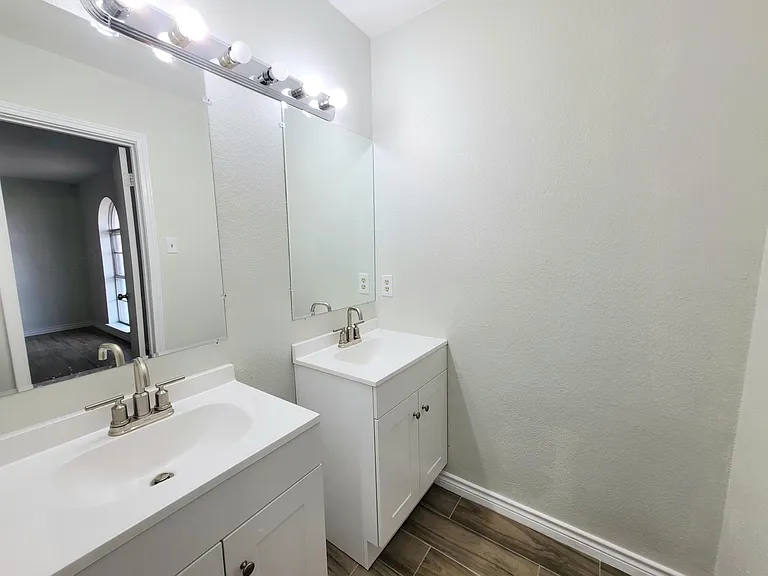 701 Salem Dr — Photo 5
