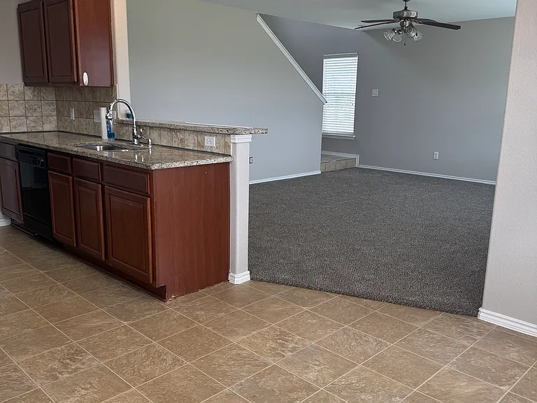 318 Wimberley St — Photo 11