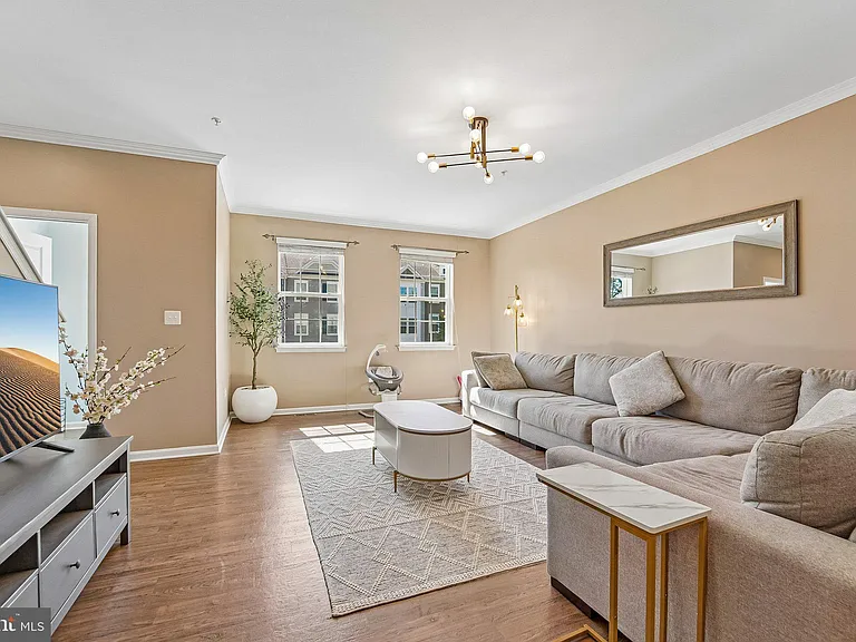 5733 Nicken Ct — Photo 2