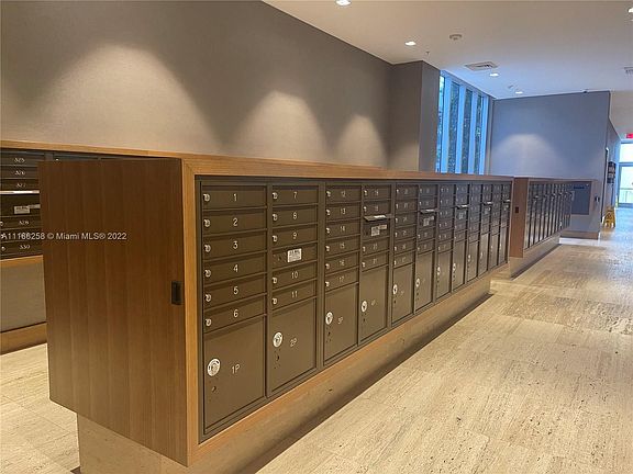 4th image of 16385 Biscayne Blvd #1604