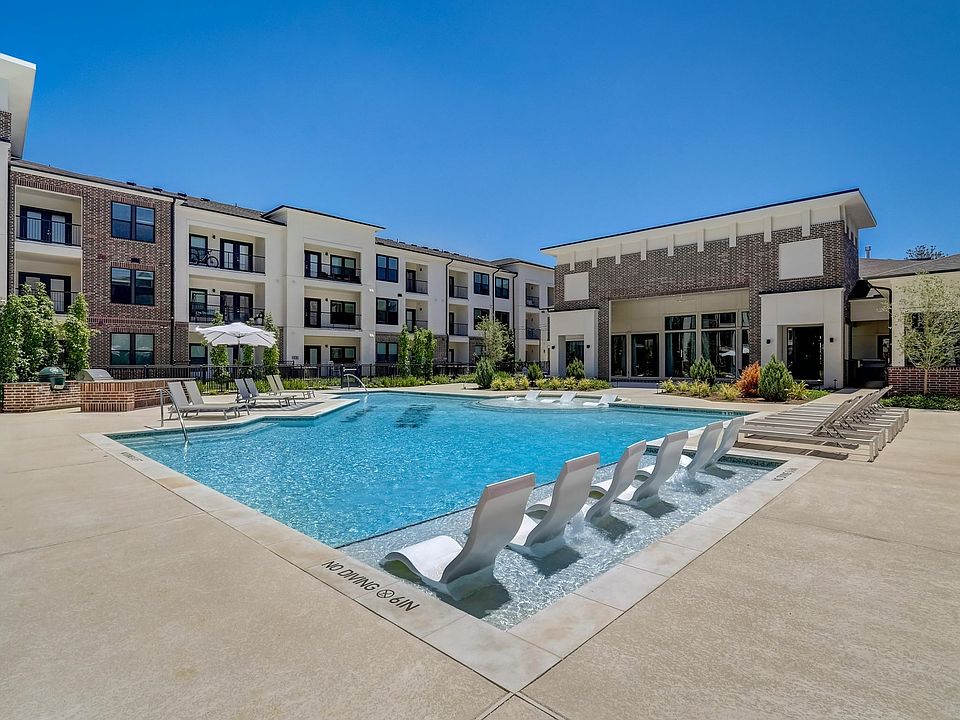 50-web-or-mls-Central Pine St-050