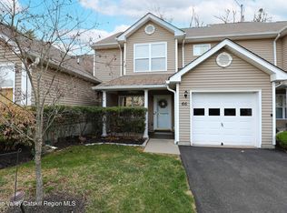 66 Twin Ponds Dr, Kingston, NY 12401