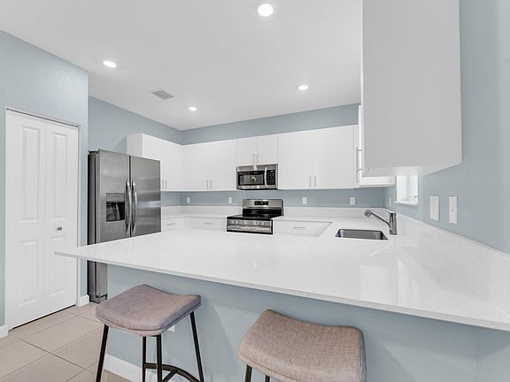 3rd image of 11883 NW 46th Street