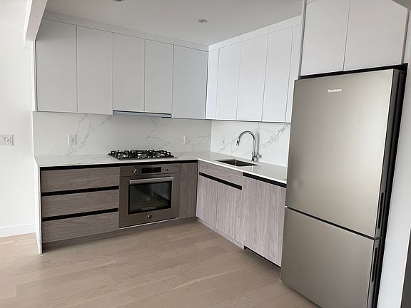 3rd image of 14449 Northern Blvd Unit 709