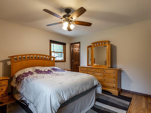 3rd image of 608 Hollybrook Ln