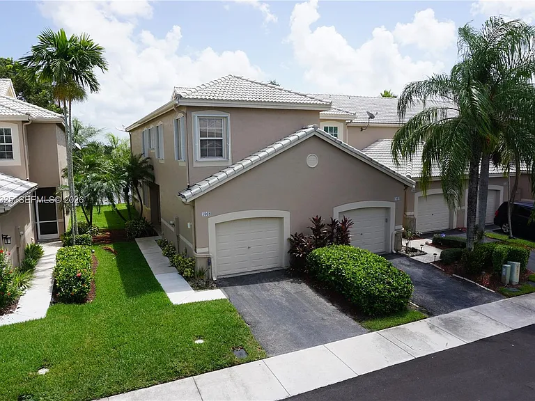 1868 Salerno Cir #1868 — Photo 32