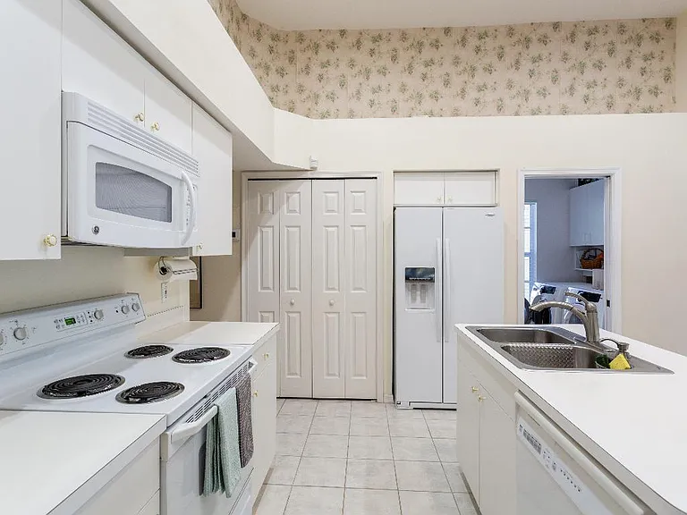 Seashore Cir — Photo 8