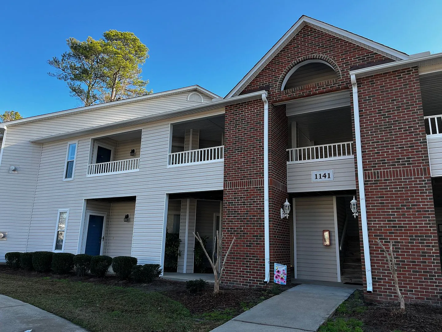 Town home located in Greenville — Photo 1