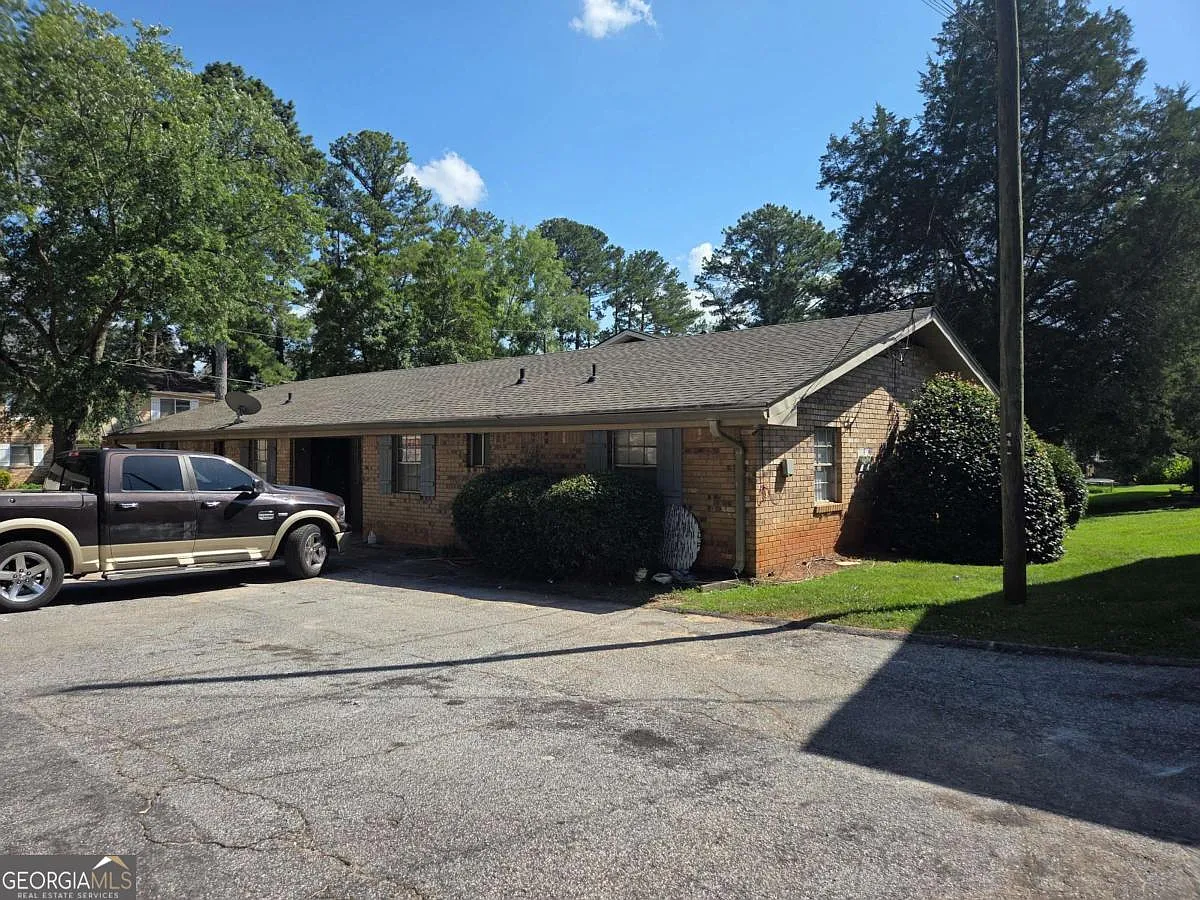 2 bed, 1.0 bath, $1,600 — Photo 1