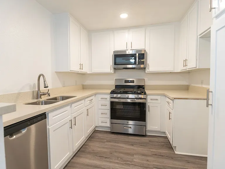14056 Valleyheart Dr. — Photo 30