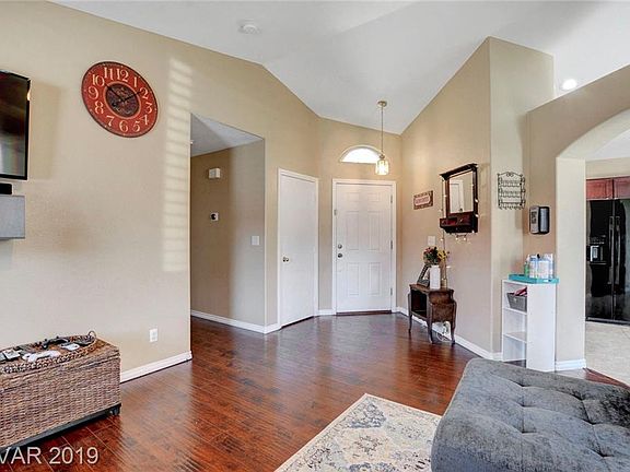 4th image of 615 Country Hill Dr