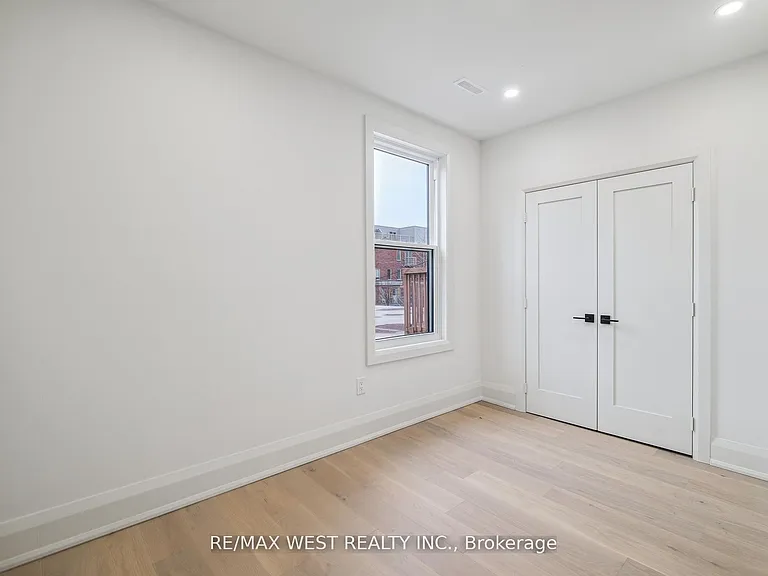 202 Perth Ave #5 — Photo 7