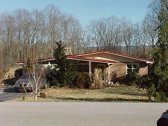 5th image of 640 N Edgewood Dr