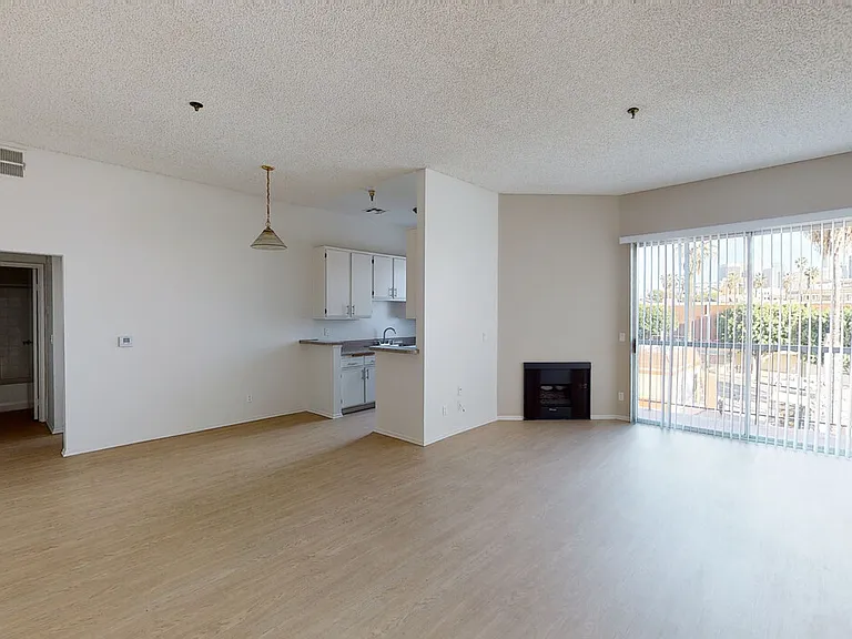 Lakeview — Photo 18