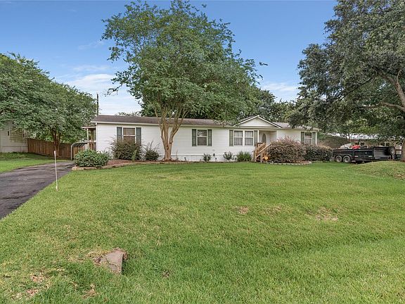 3rd image of 16310 Oaklane Trl