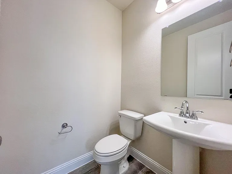 1715 Lisa Ct — Photo 8