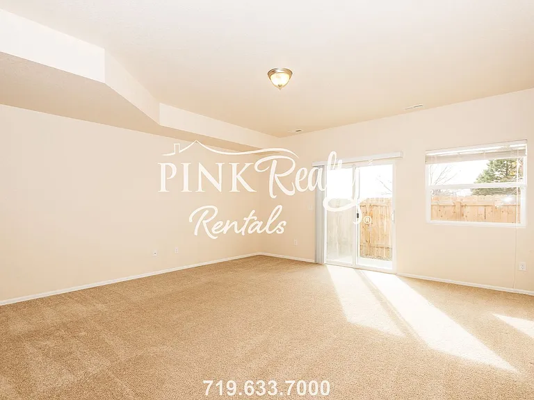 2325 Washo Cir — Photo 12
