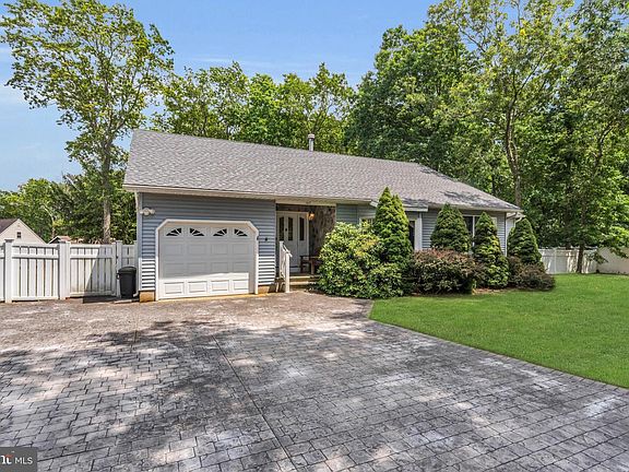 4th image of 107 Fox Hollow Dr